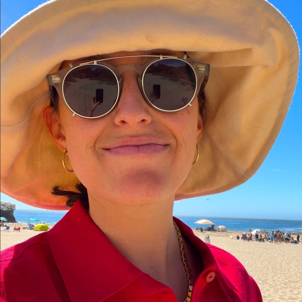 Meet your Posher, Emanuelle